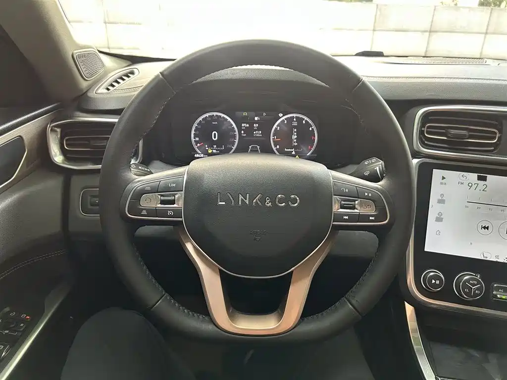 Lynk & Co 01 2018 2.0T 2WD Type+ Edition фото 8