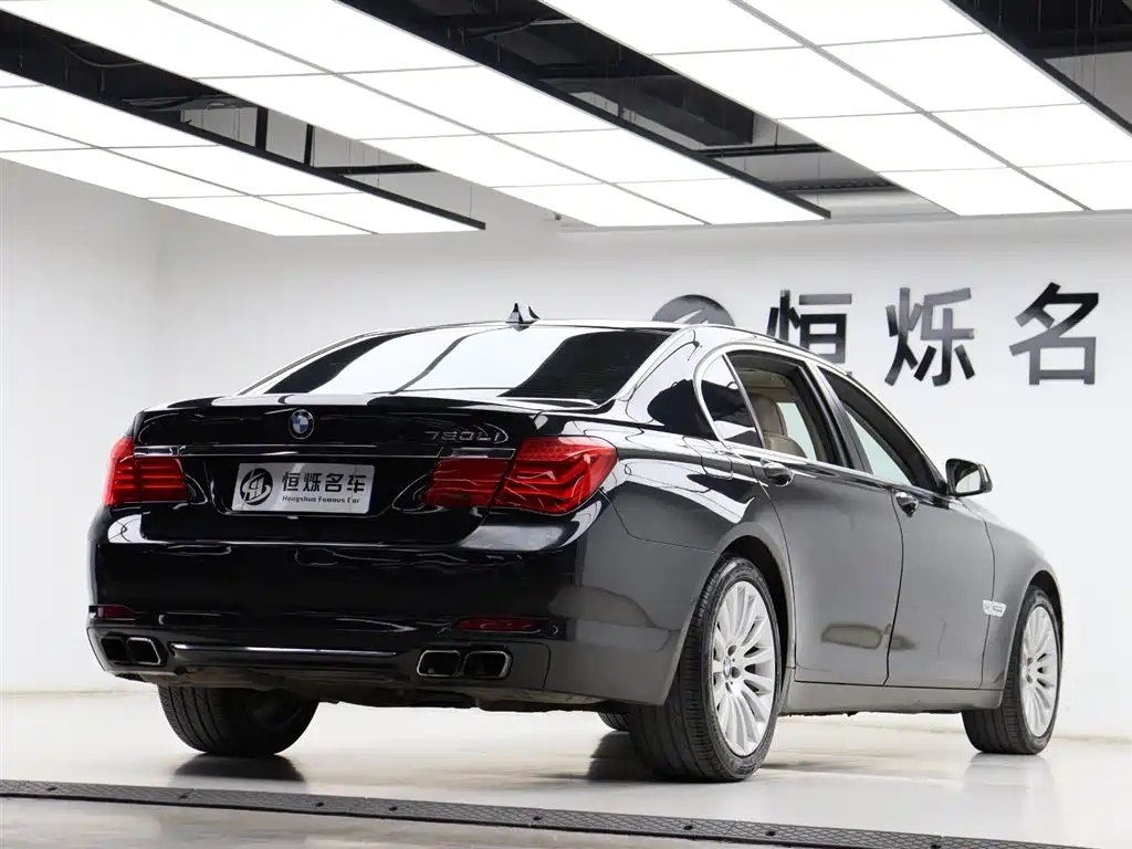 BMW 7 Series 2010 760Li фото 32