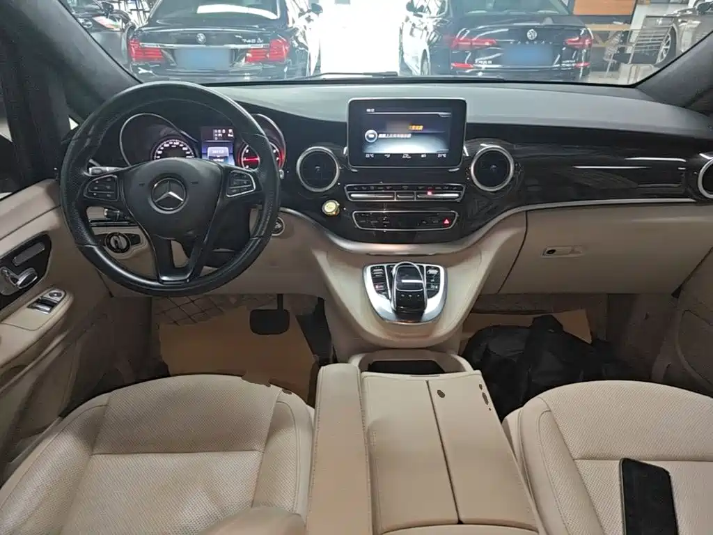 Mercedes-Benz V-Class 2017 2016 V 260 Navigator