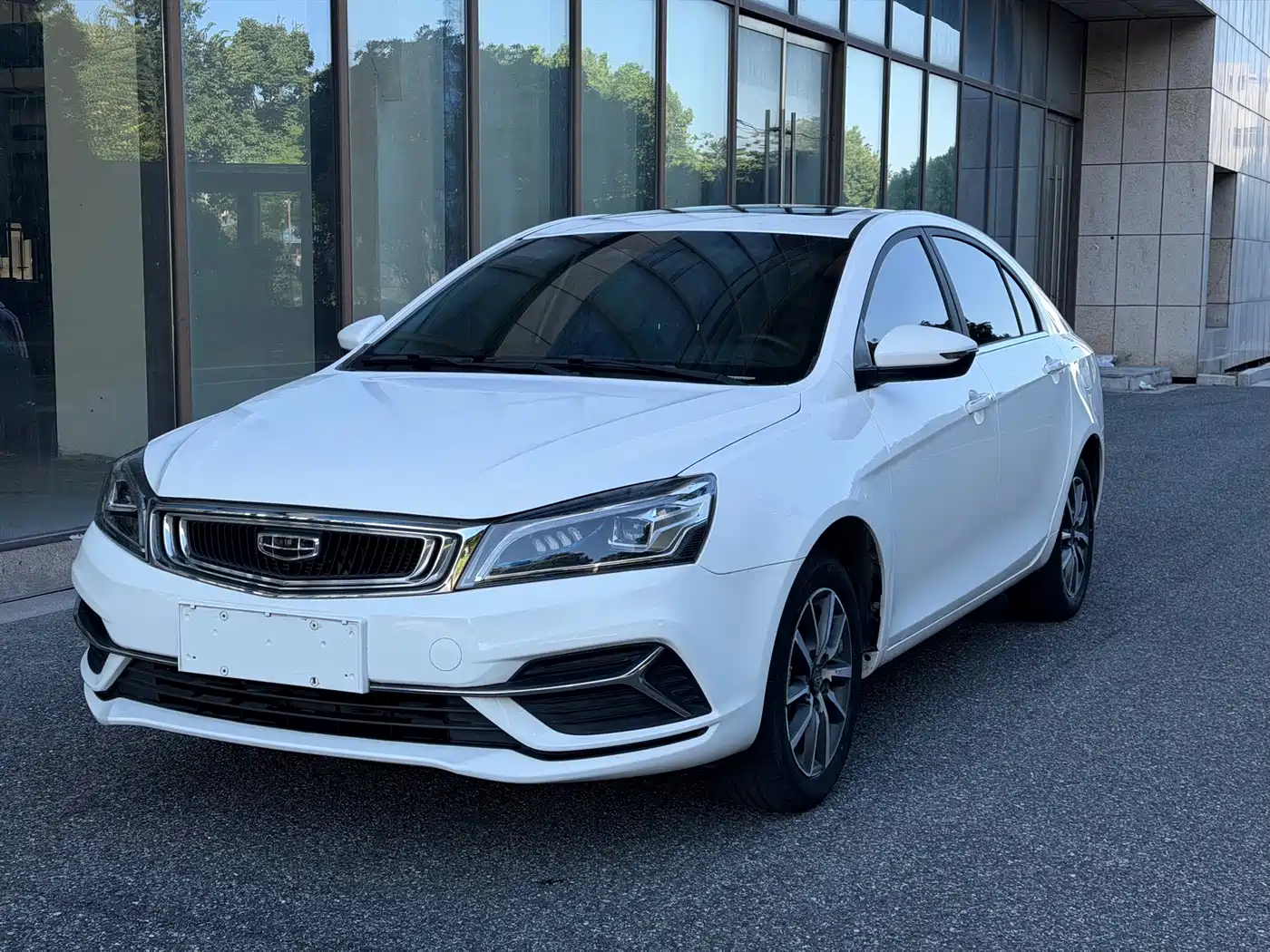 Photo 1 - Geely Emgrand