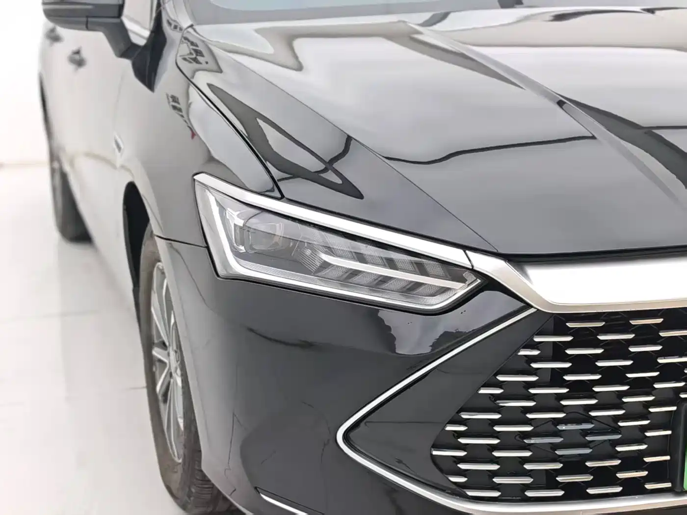 BYD Qin PLUS 2024 Glory Edition DM-i 55KM Leading фото 4
