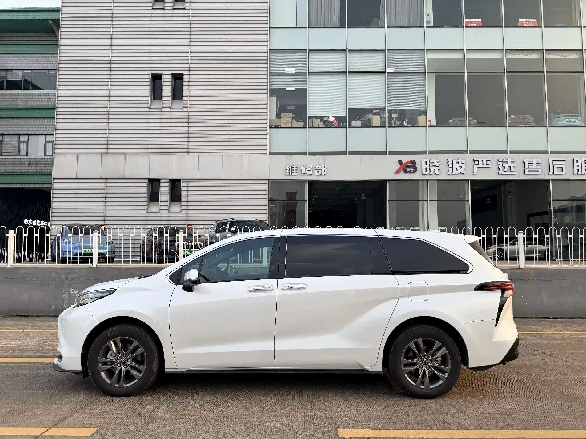 Фото 18 - Toyota Sienna