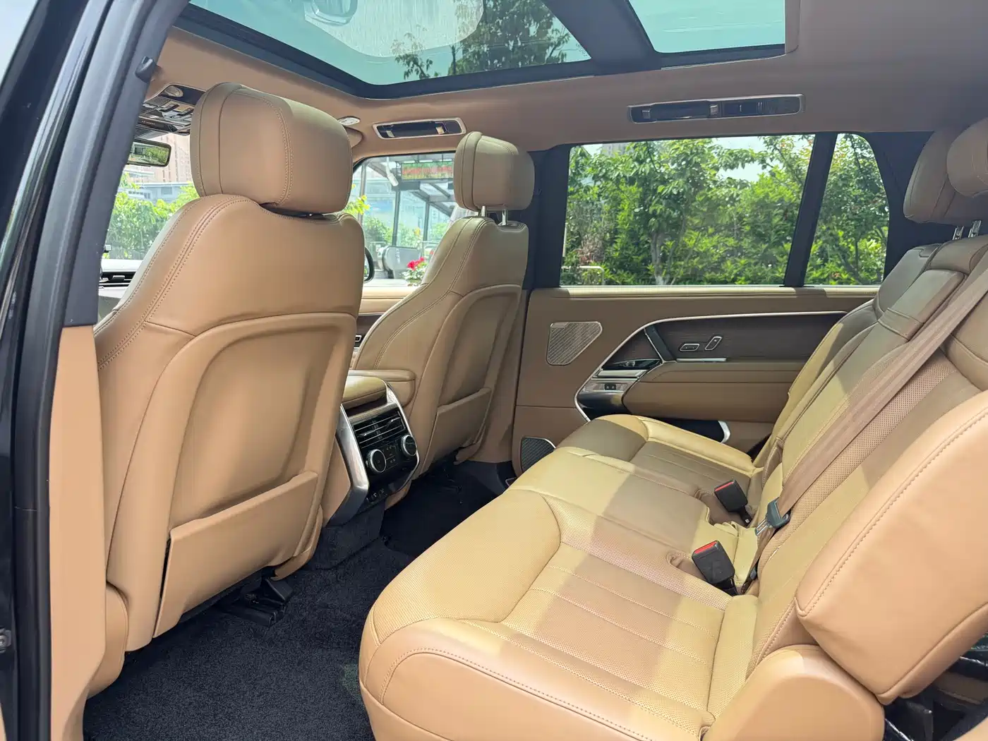 Land Rover Range Rover 2024 3.0 L6 400PS Golden Age Extended 7-Seater фото 9