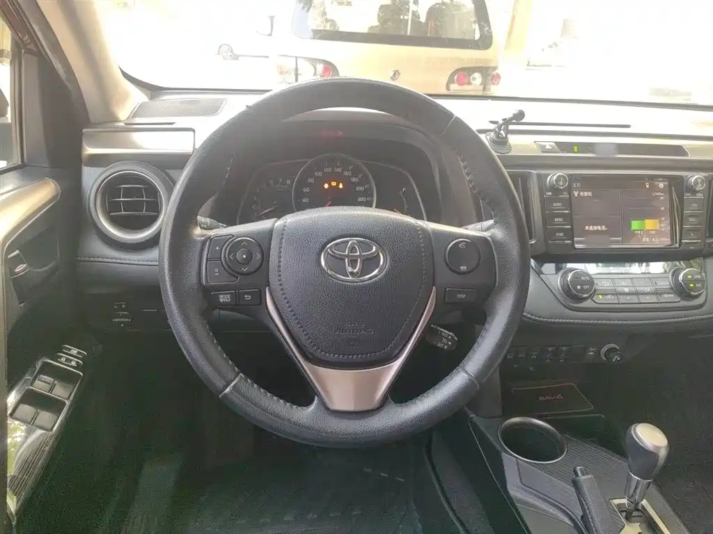 Toyota RAV4 Rongfang 2015 2.5L Automatic 4WD Elite Edition фото 3