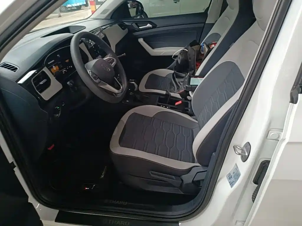 صورة 15 - Volkswagen Tharu