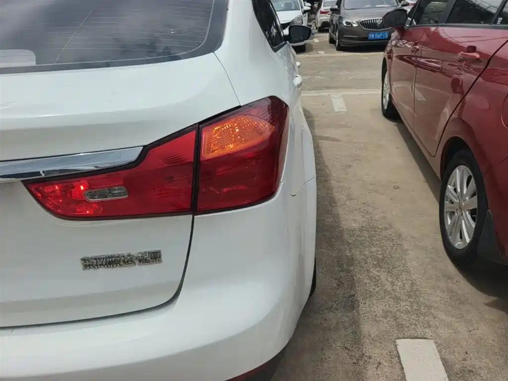 Kia K3 2015 1.6L Manual GL фото 8