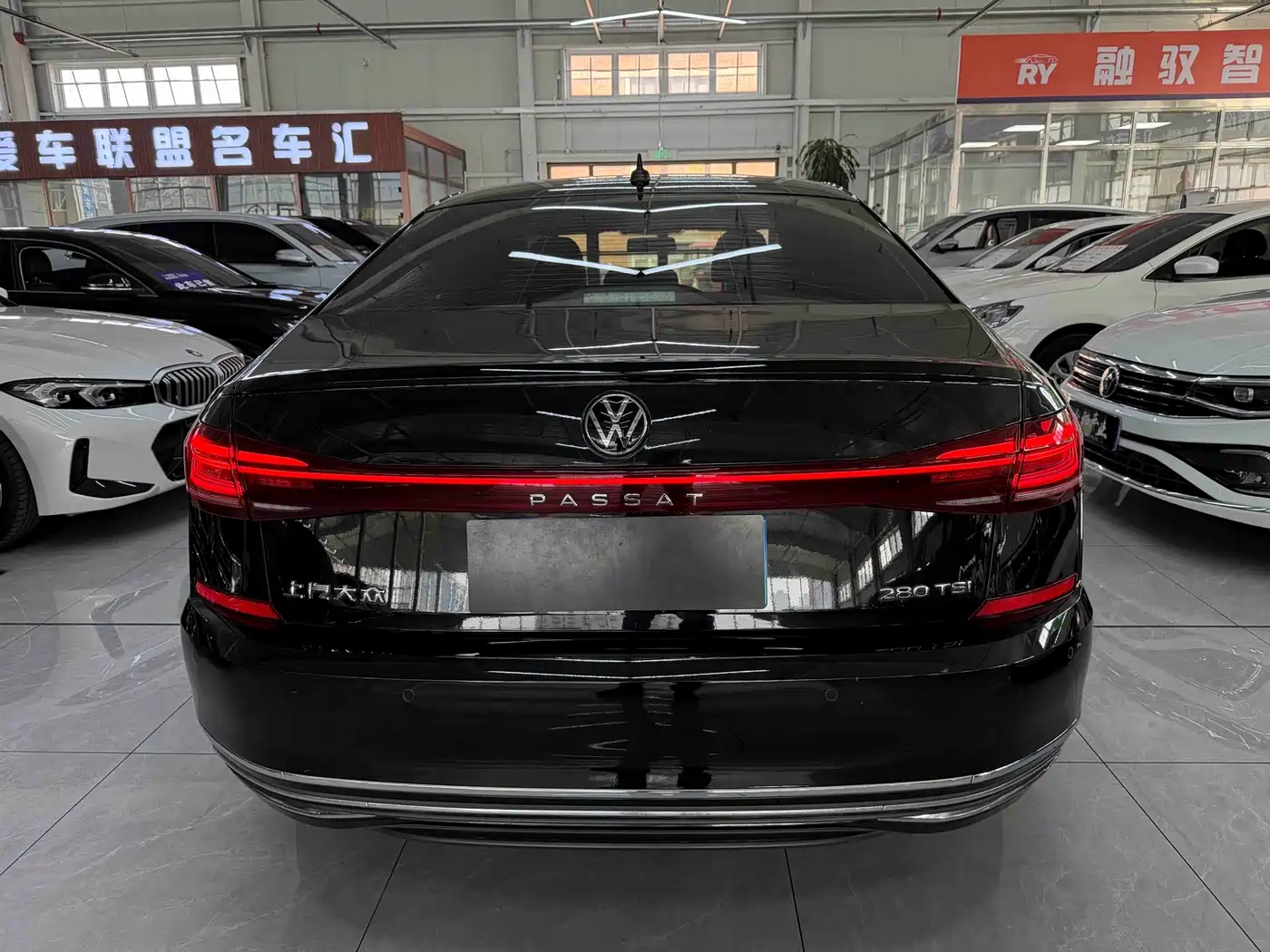Volkswagen Passat 2022 280TSI Elite Edition фото 5