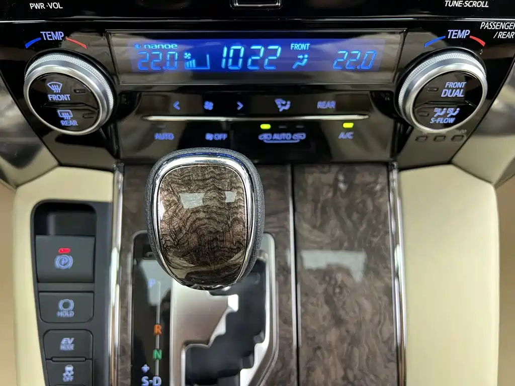 Toyota Vellfire 2022 2021 Crown Hybrid 2.5L HV Premium Edition