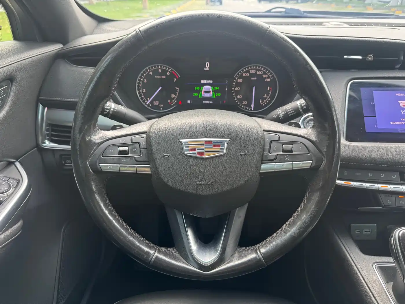 Фото 14 - Cadillac XT4