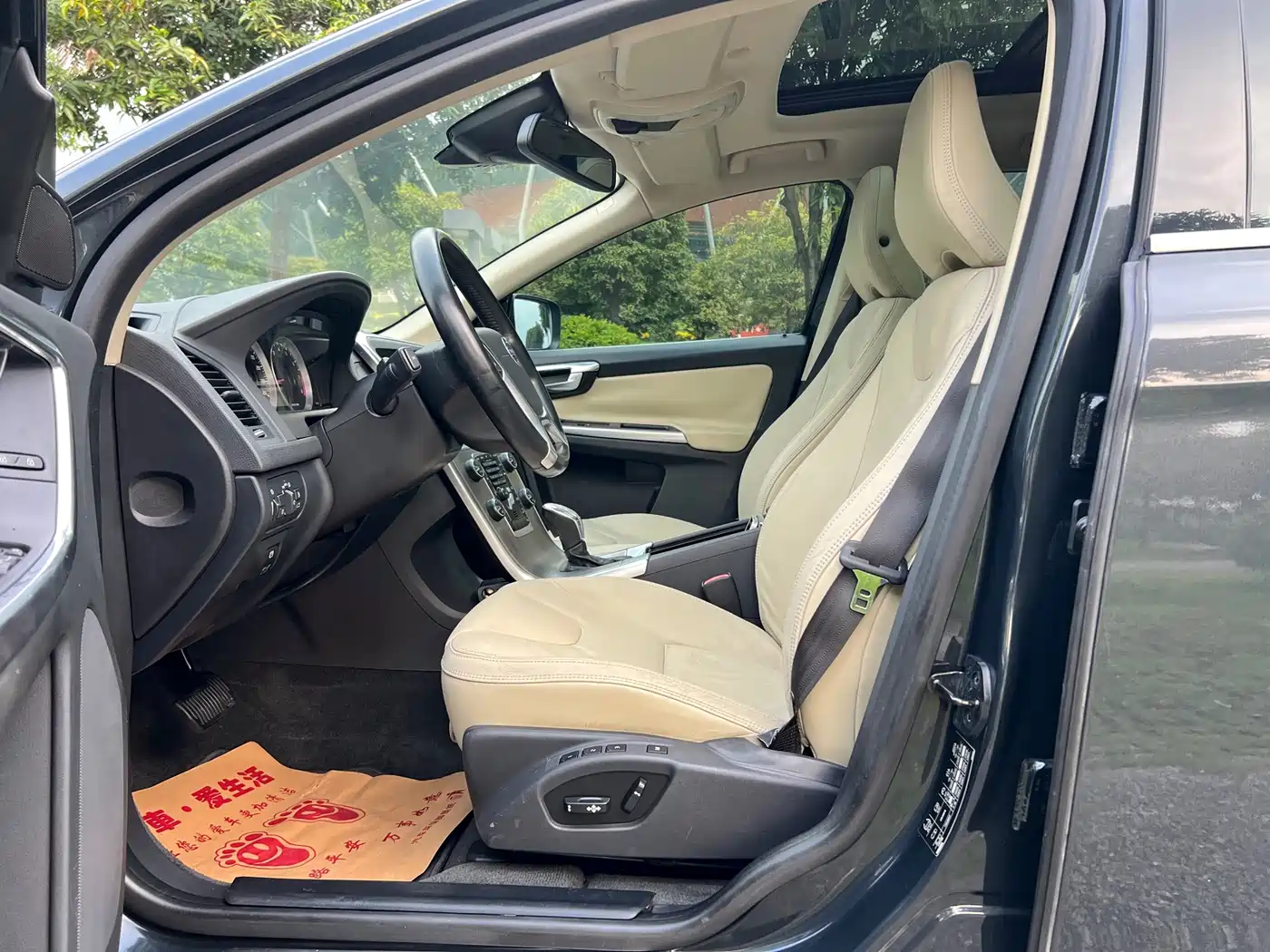 Volvo XC60 (Import) 2012 2013 T6 AWD Comfort Edition