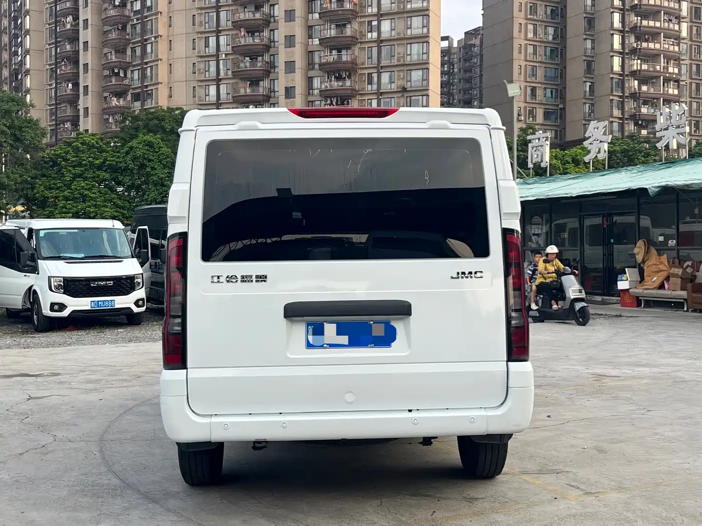 Jiangling JMC Fushun 2025 2025 Model 2.0T Manual Diesel Short Wheelbase Medium Roof Commuter Version 9 Seats (Rear AC)