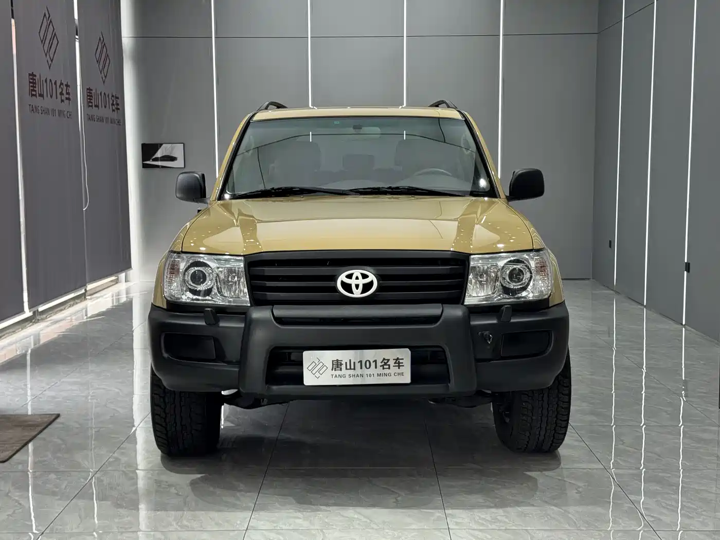 Toyota Land Cruiser 2005 Model 4.7L Automatic VX-R Luxury DVD Edition фото 2