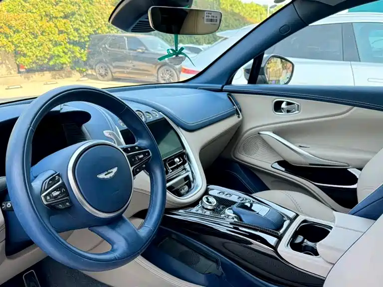 Aston Martin DBX 2023 Model 4.0T V8 707 фото 4