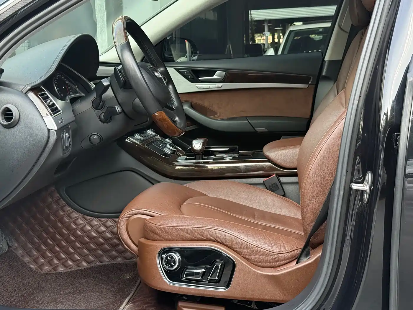 Audi A8 2014 A8L 45 TFSI quattro Comfort фото 7