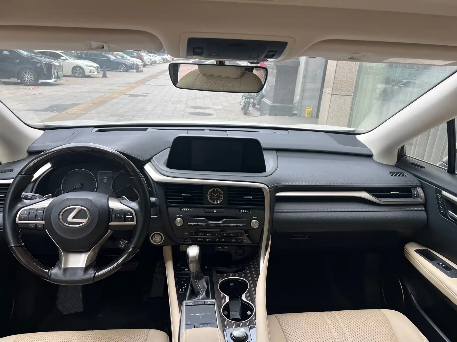 Фото 6 - Lexus RX
