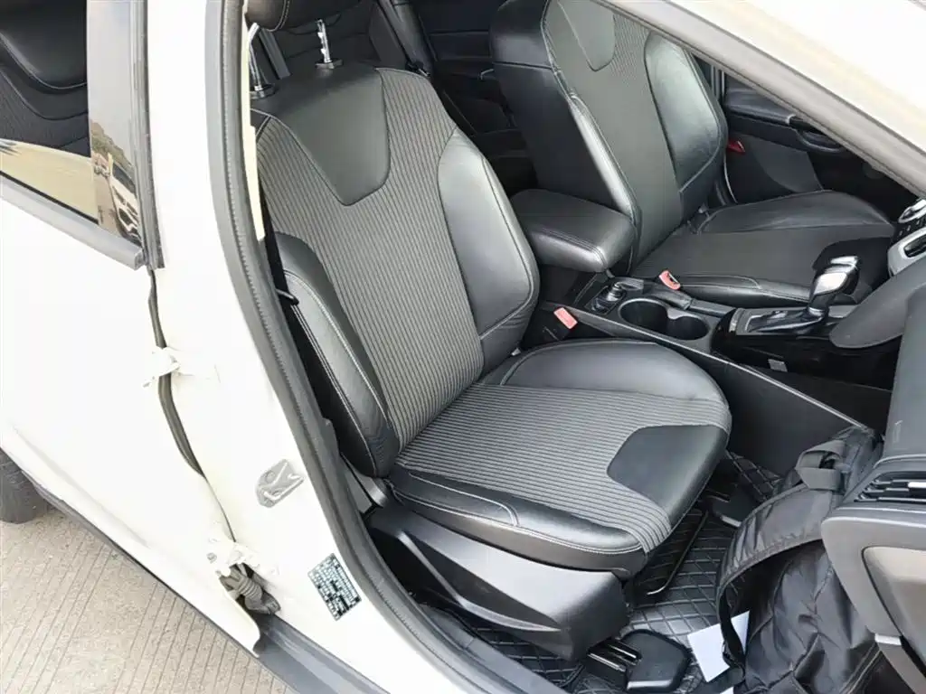 Фото 25 - Ford Focus