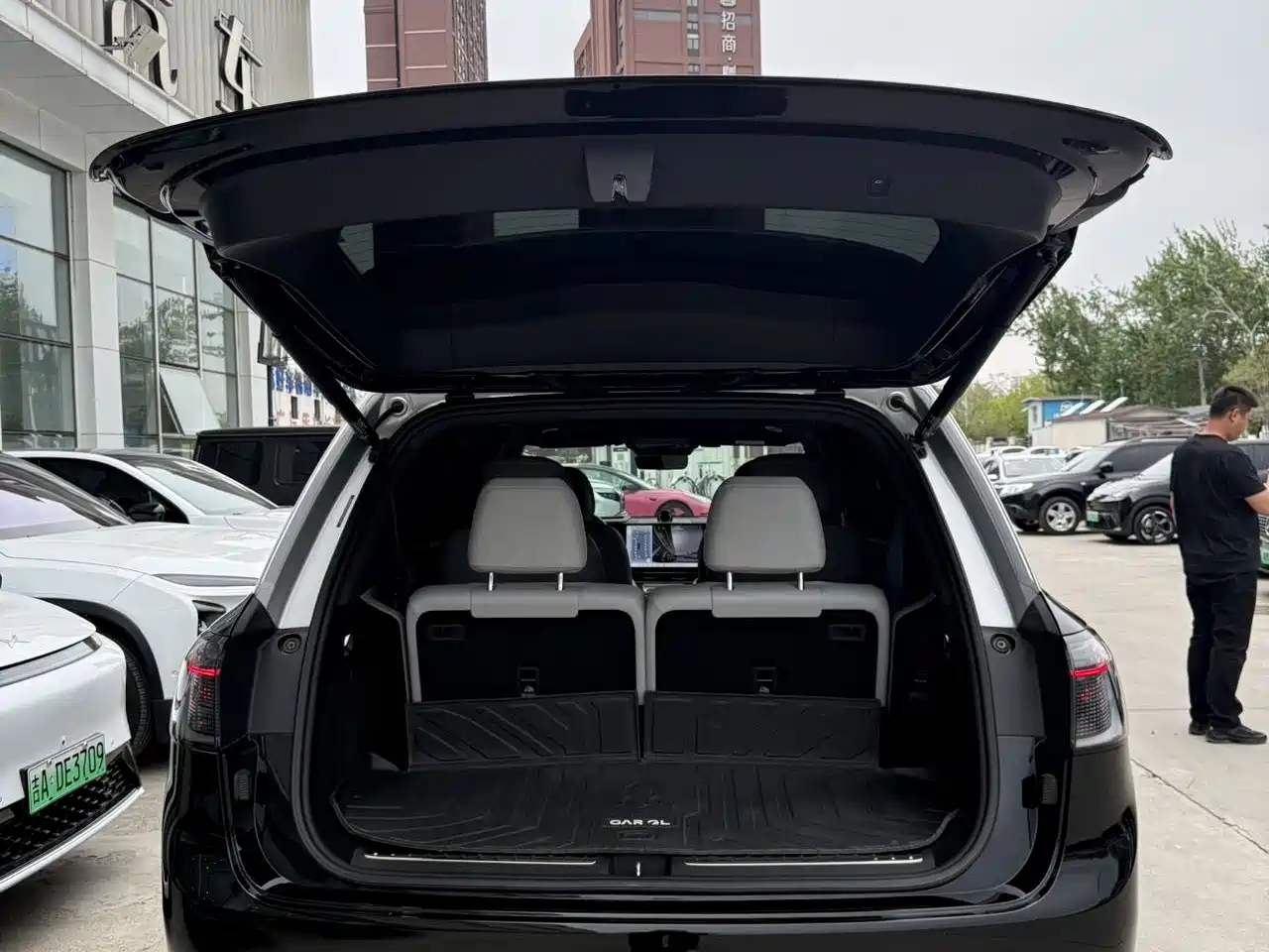 AITO Wenjie AITO M9 2024 Range Extender Max Edition 42kWh 6-seater фото 12