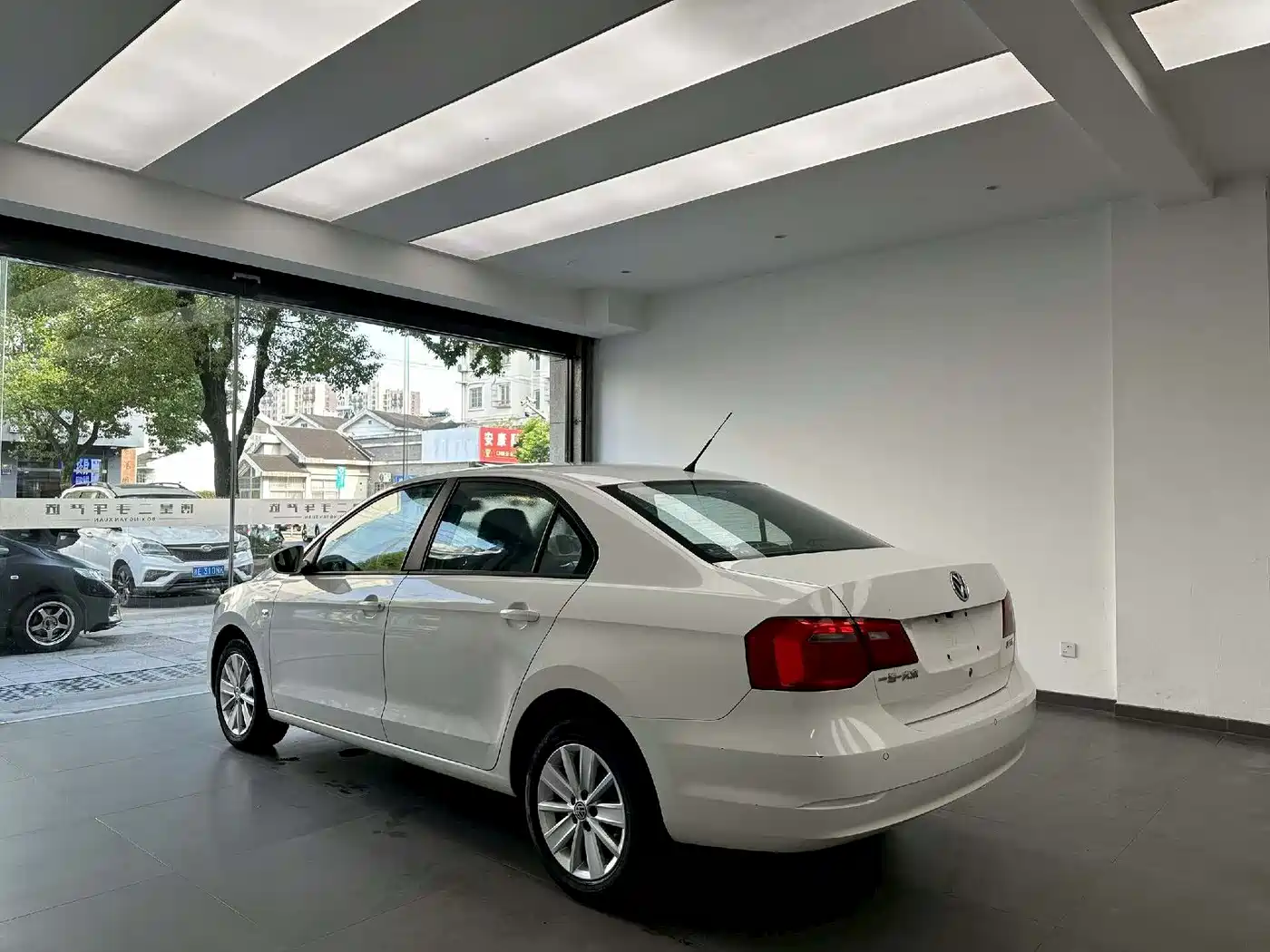 Volkswagen Jetta 2015 1.6L Manual Comfort фото 7
