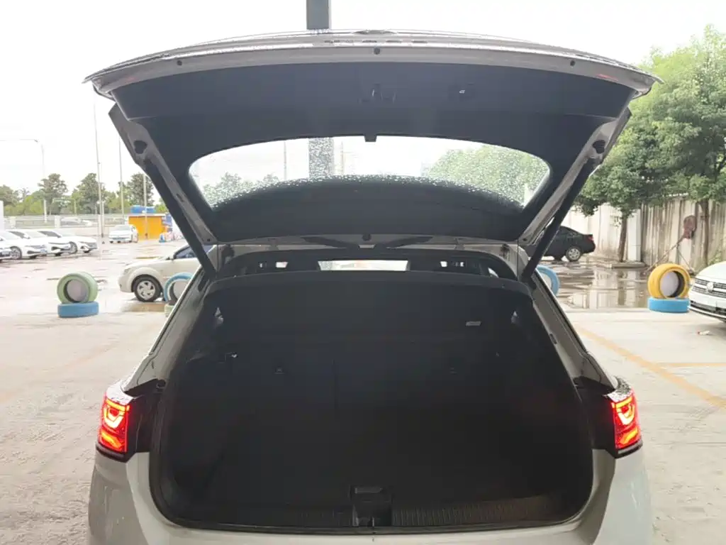 Volkswagen T-ROC 2025 2025 Facelift 300TSI DSG 2WD Dawn Edition
