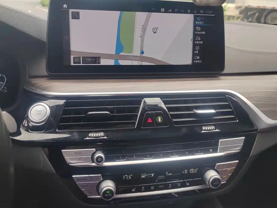 BMW 5 Series New Energy 2022 535Le Luxury Package фото 13