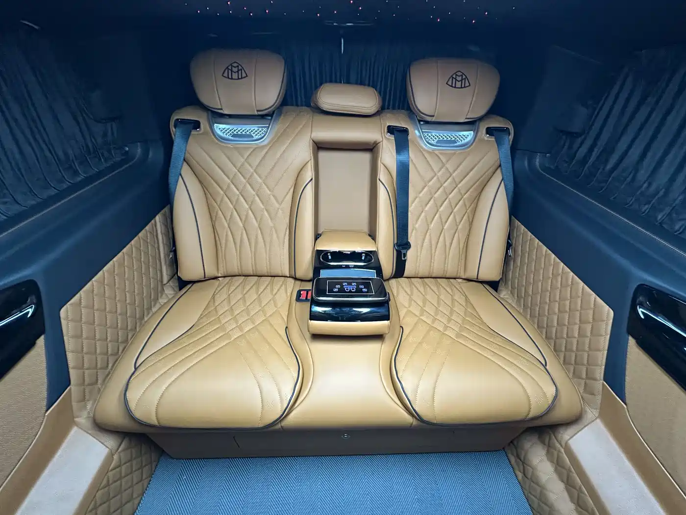 Mercedes-Benz Vito 2023 2.0T Business 7-Seater фото 15