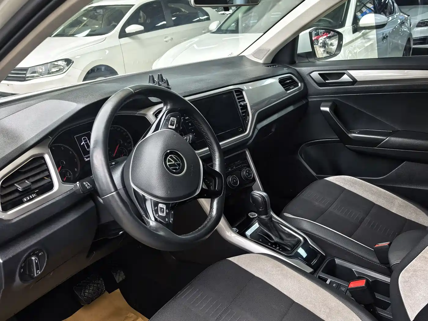 Volkswagen T-ROC 2023 280TSI DSG 2WD Time Edition фото 8