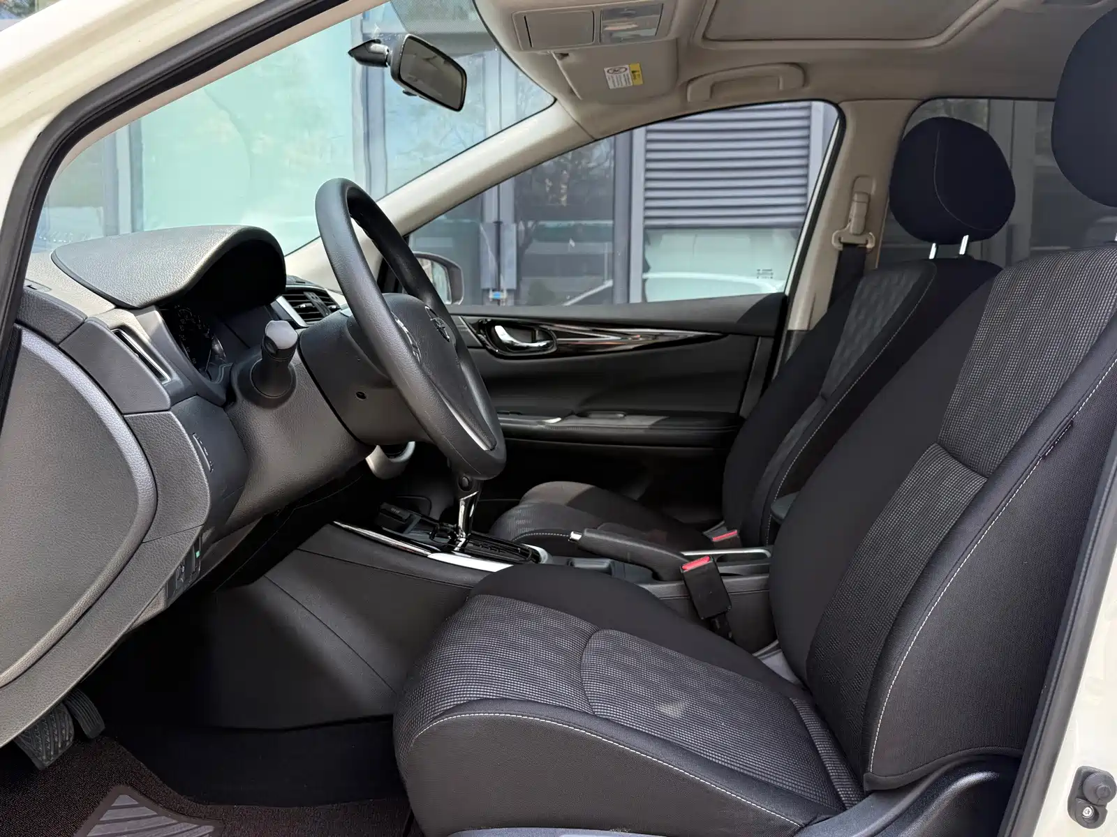 Photo 10 - Nissan Tiida