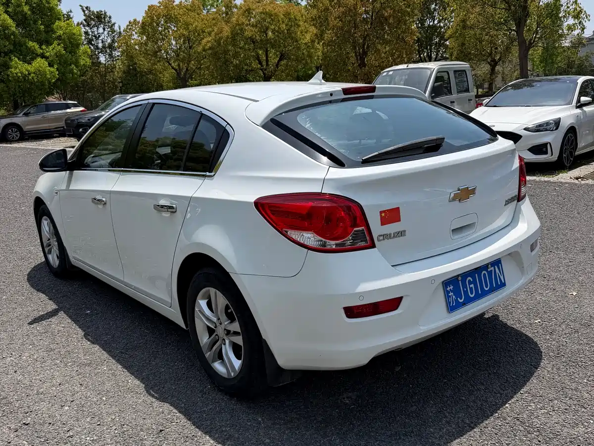 Chevrolet Cruze 2013 Hatchback 1.6L Automatic Luxury фото 4