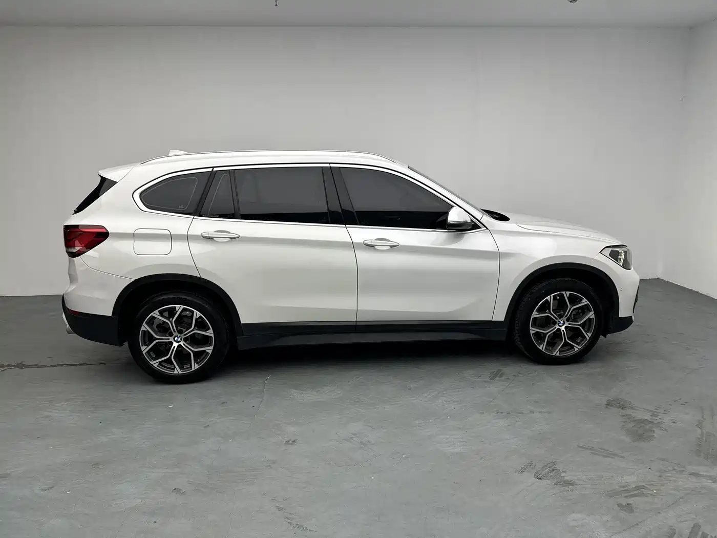 BMW X1 2020 sDrive25Li Leading Model фото 4