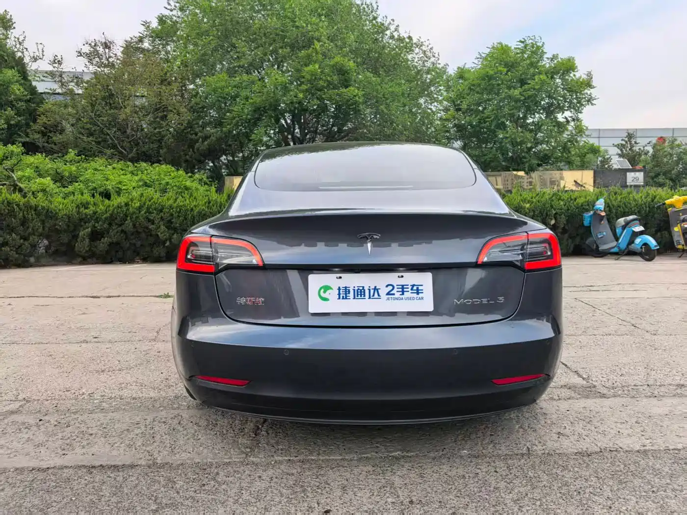 TESLA MODEL 3