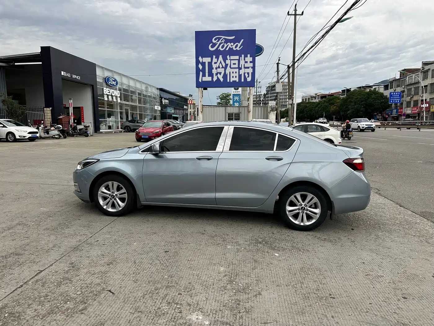 Фото 4 - Chevrolet Cruze