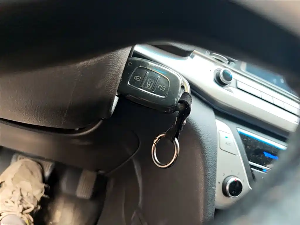Hyundai Elantra 2016 Model 1.6L Automatic Smart Elite фото 9