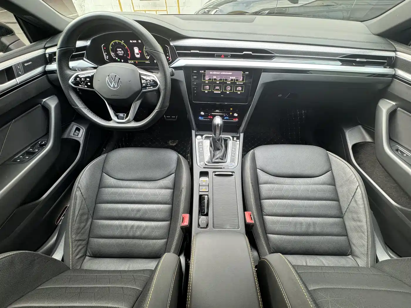 Volkswagen FAW-Volkswagen CC 2021 380TSI Eye-catching Edition 30th Anniversary фото 4