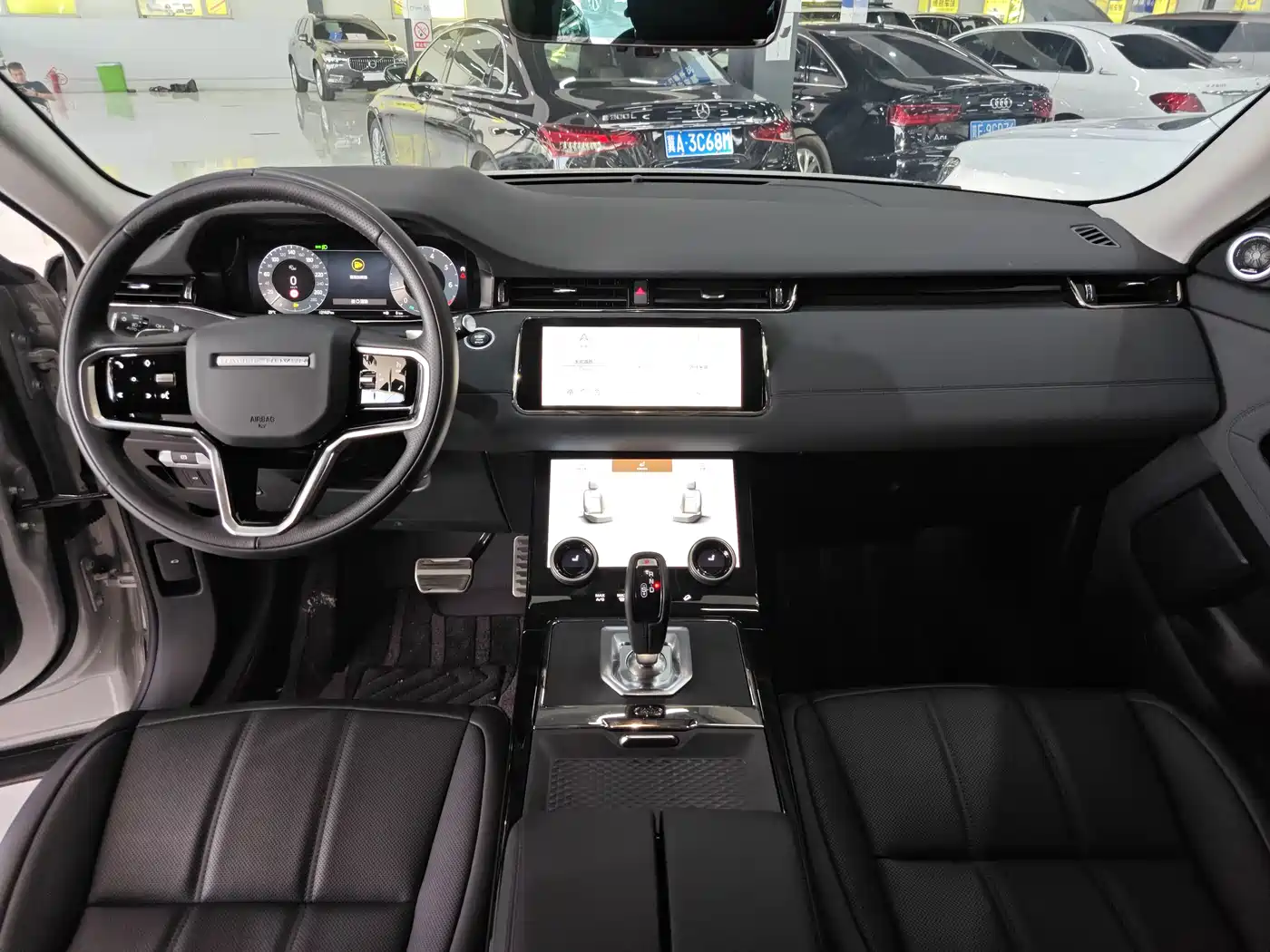 Land Rover Range Rover Evoque 2023 Range Rover Evoque L 249PS Corinthian Bronze Special Edition фото 5
