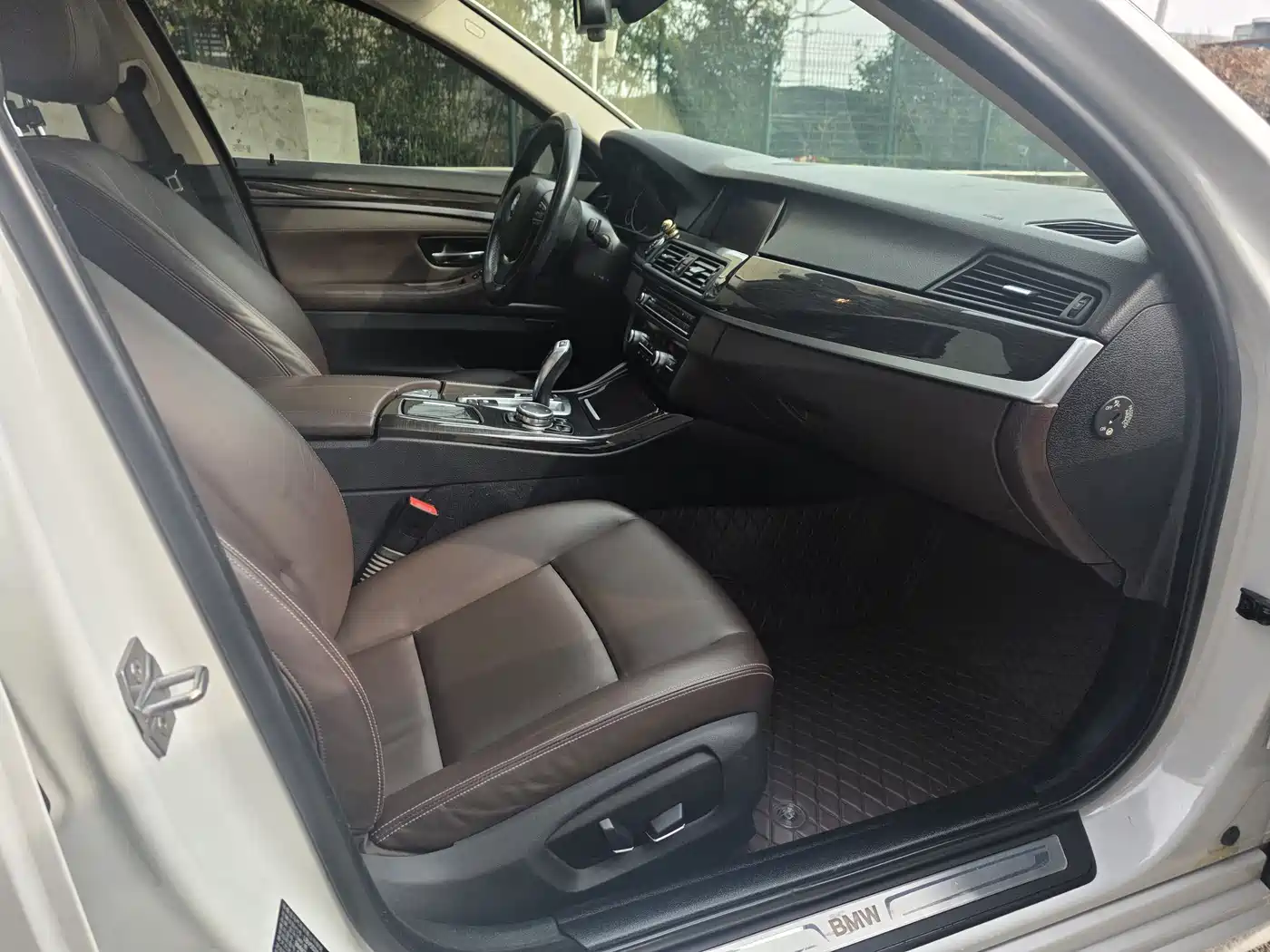 BMW 5 Series 2014 525Li Luxury Design Package фото 9