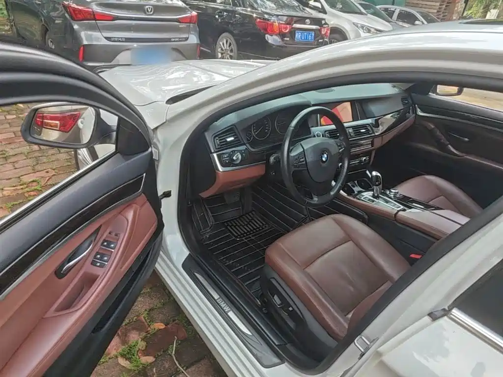 BMW 5 Series 2014 525Li Leading фото 16