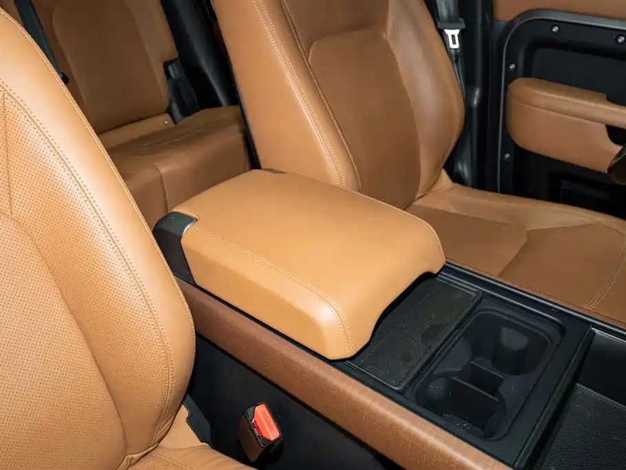Land Rover Defender 2023 Model Year 130 3.0T P400 HSE фото 16