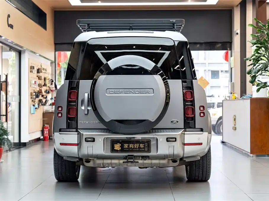 Land Rover Defender 2023 Model Year 130 3.0T P400 HSE фото 5