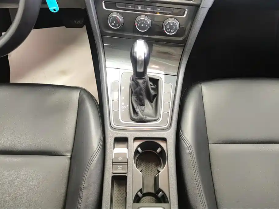 Volkswagen Golf 2020 200TSI DSG Comfort Progressive Edition фото 16