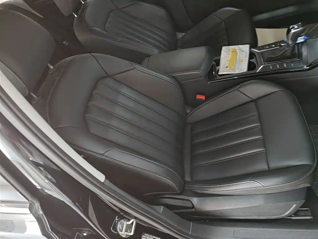 Volkswagen Passat 2023 280TSI Business Edition фото 25