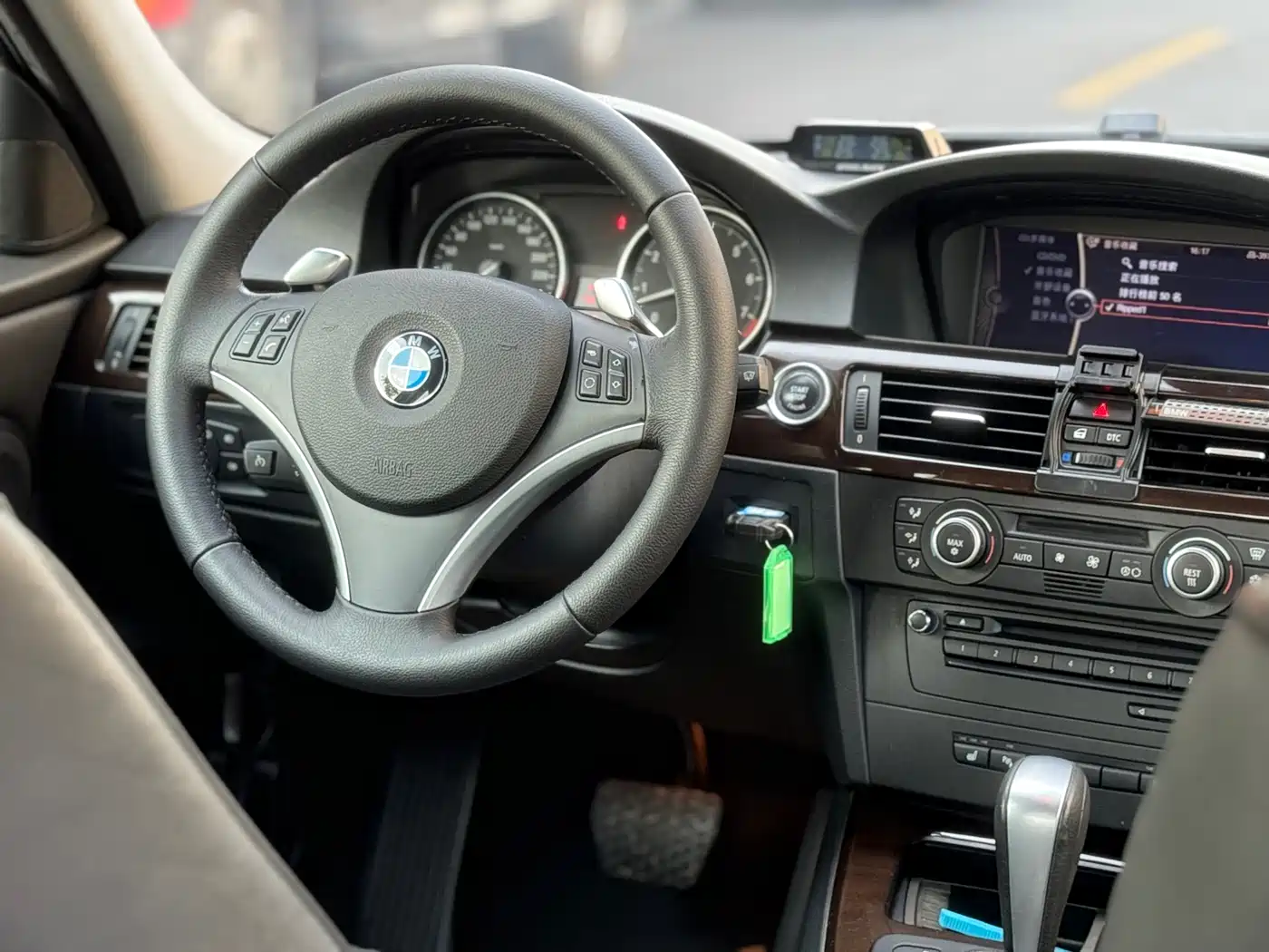 BMW 3 Series 2009 325i Luxury фото 7