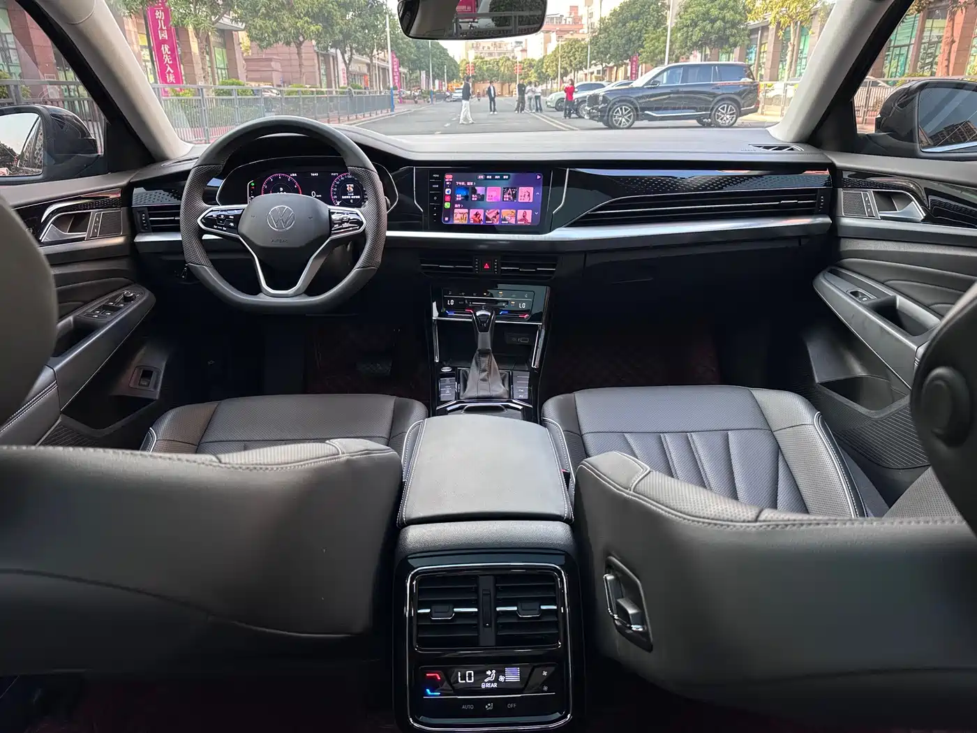 Volkswagen Passat 2024 380TSI Starlight Luxury Edition фото 11