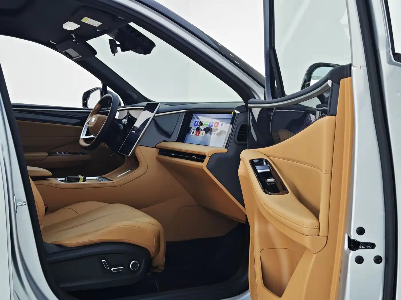 Geely Galaxy Galaxy L7 2025 EM-i 115km Explorer+ Edition фото 23