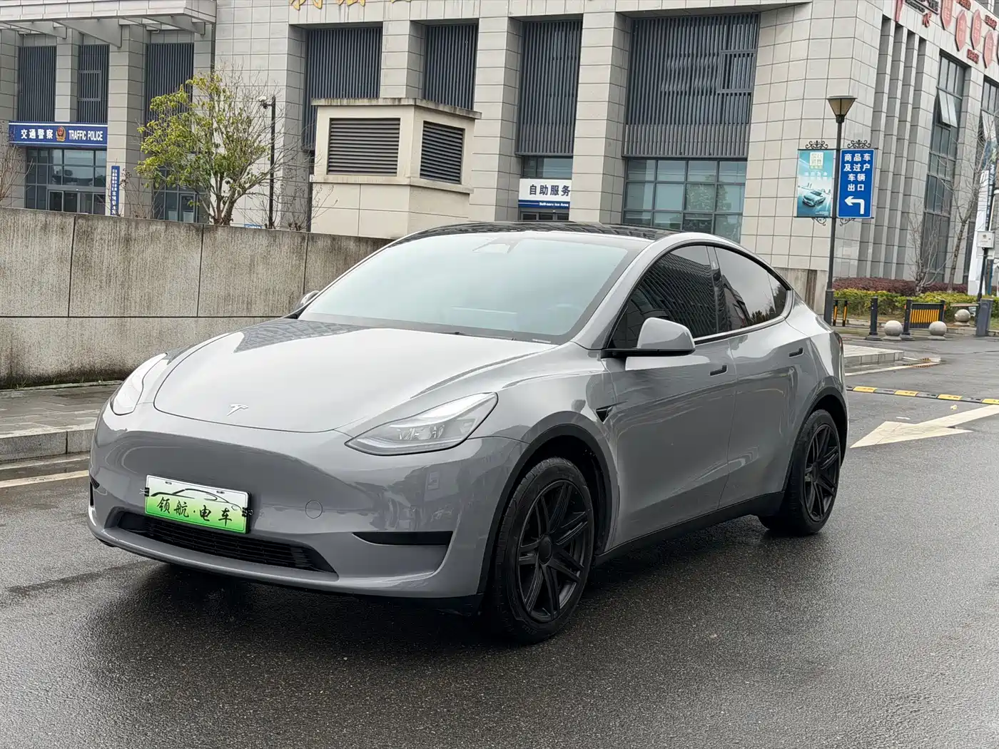 TESLA MODEL Y