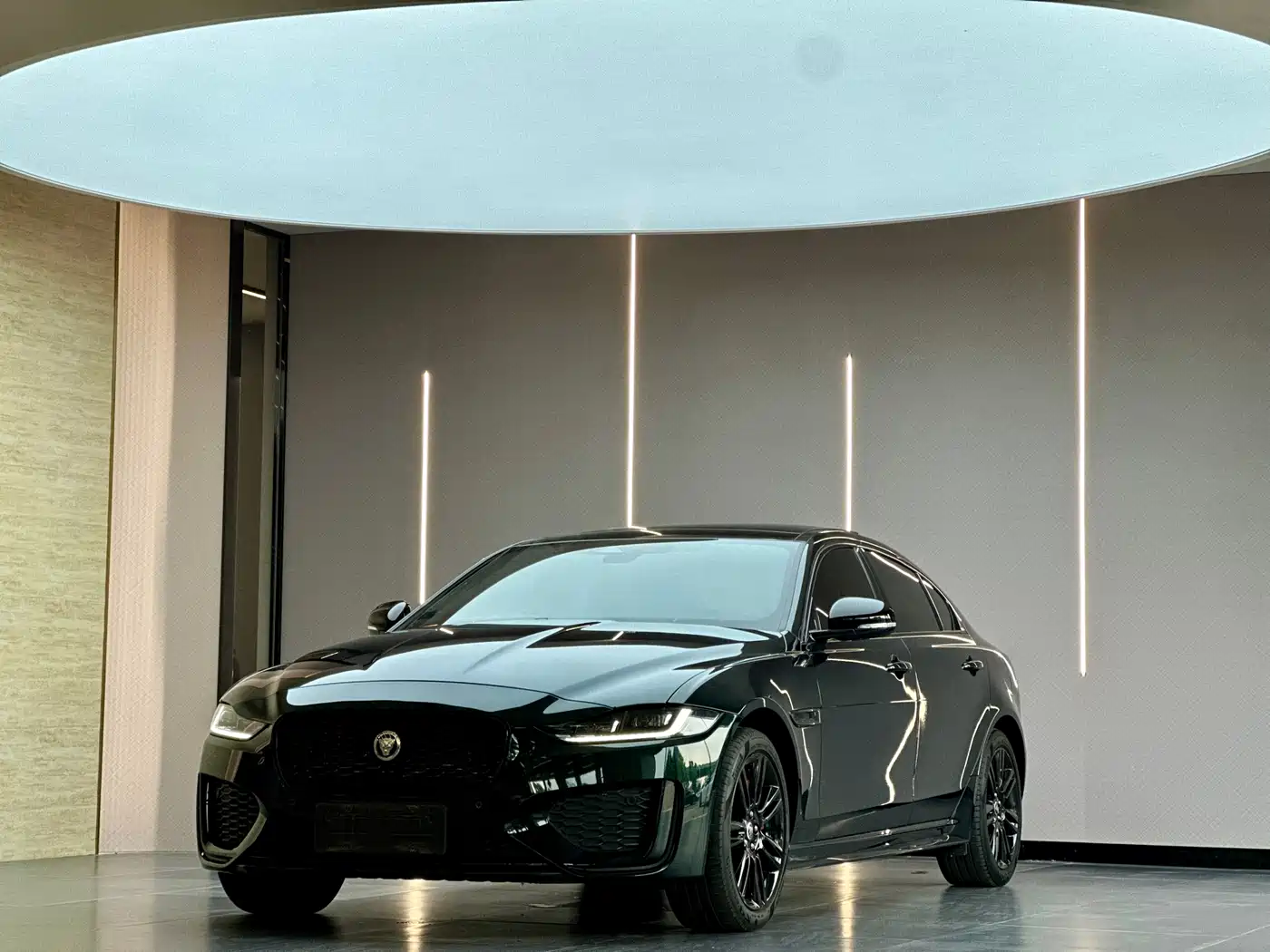Jaguar XEL 2024 Model 2.0T 250PS R-DYNAMIC S Gloss Black Sport Edition