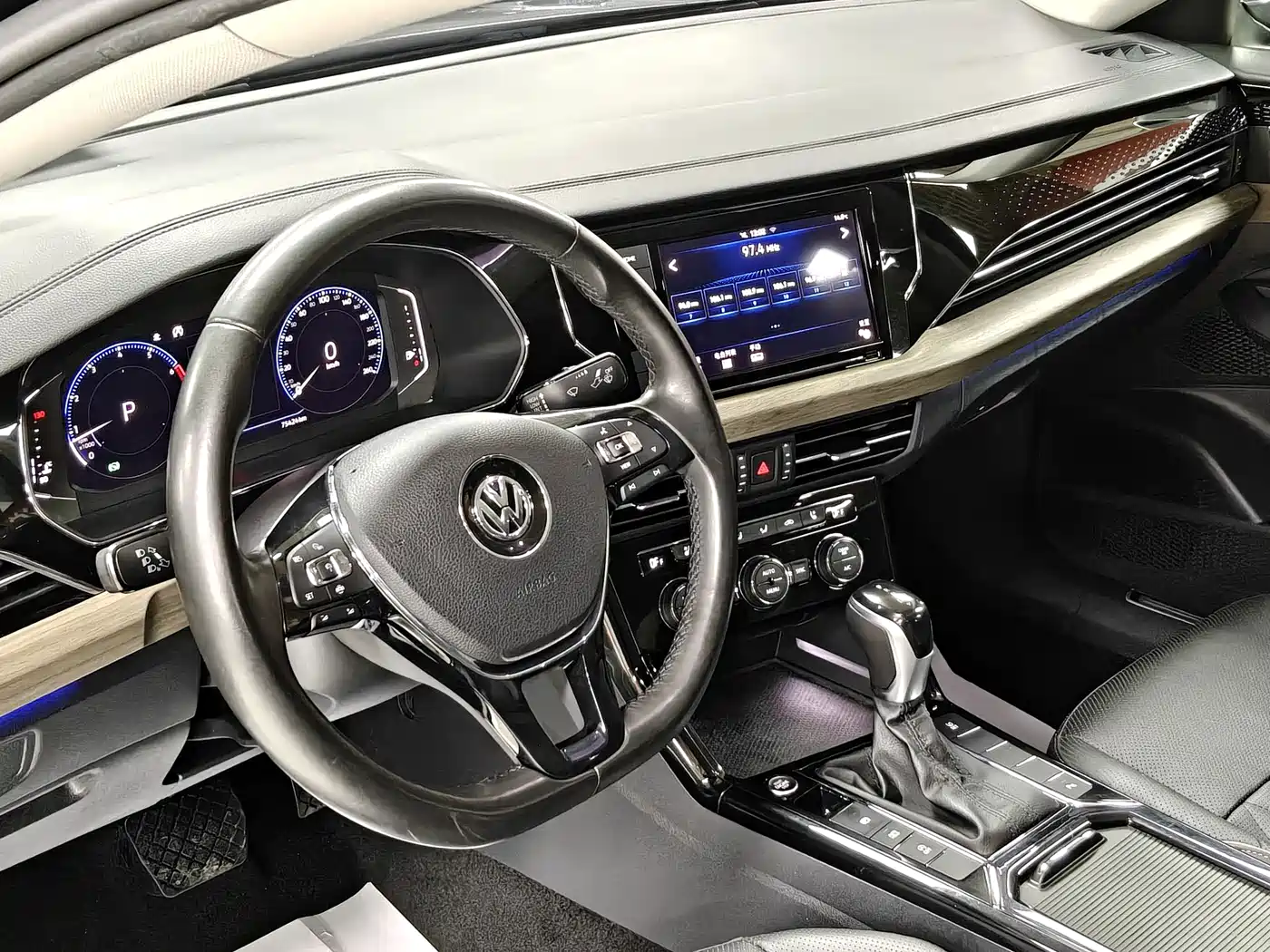 Volkswagen Passat 2019 330TSI Luxury Edition China VI фото 8