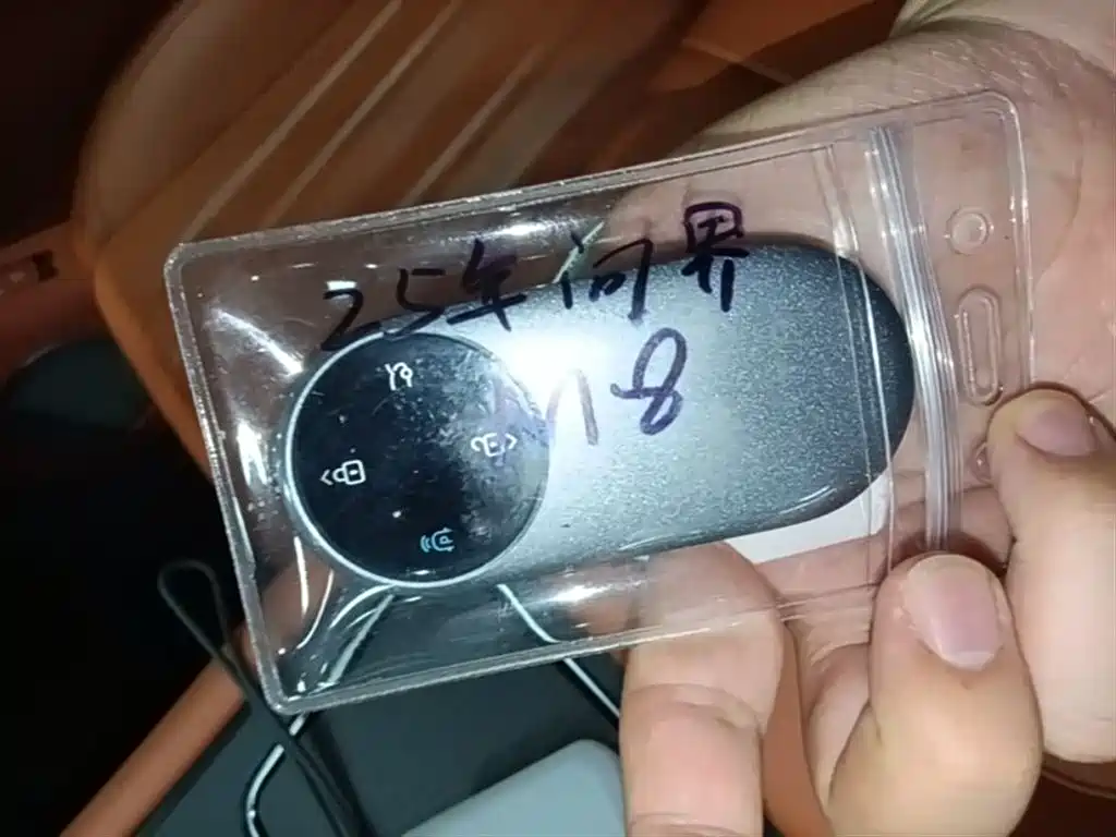 AITO Wenjie AITO M8 2025 Extended Range Ultra 53.4kWh 6-Seater фото 9
