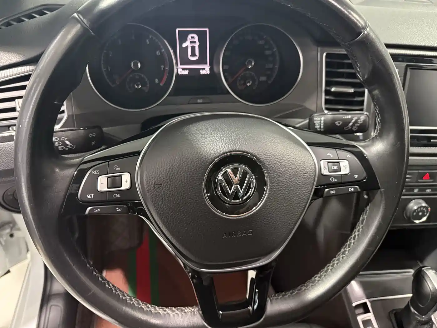Volkswagen Golf Sportsvan 2018 230TSI Automatic Progressive фото 9