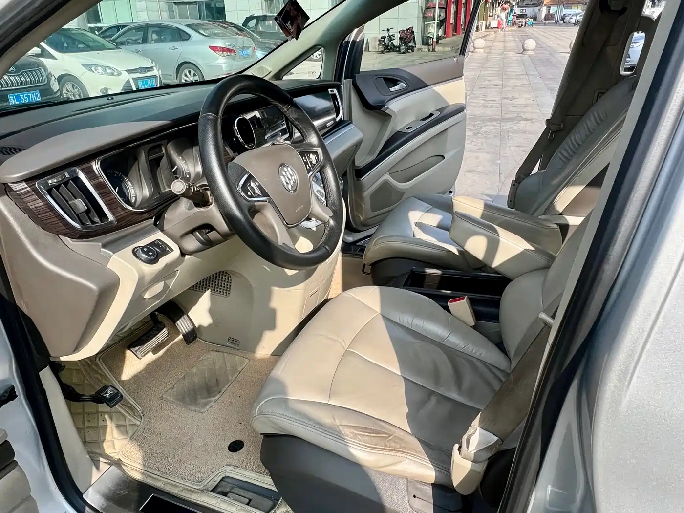 Buick GL8 2011 3.0L XT Luxury Business Flagship фото 4