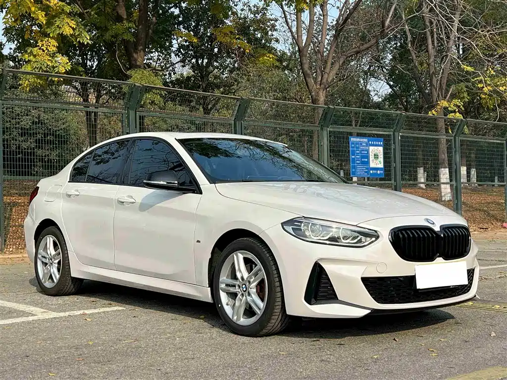 BMW 1-SERIES